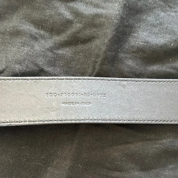 Saint Laurent Black Belt Bag with Luxurious Design - Picture 3 of 5